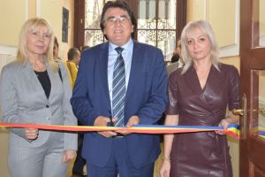 Robu taie panglica, acum şi la Clinica ORL! Bolnavii sunt căraţi în sfârşit cu liftul spre operaţii