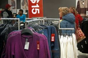 Hoaţe prinse la furat în mall la Șelimbăr – Prejudiciu de aproape 8.000 de lei