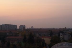 Se spală intens străzile în jurul staţiei de măsurare a calităţii aerului