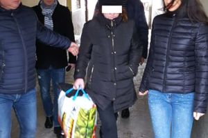 Femei hoaţe băgate la zdup