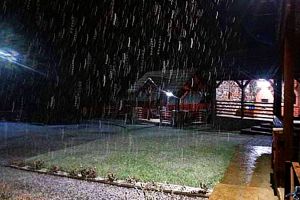 FOTO&VIDEO. Ninge în judeţul Cluj! S-a aşternut un strat de zăpadă