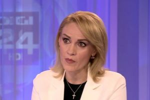 Primăriţa căcare a luat-o razna: Gabriela Firea le-a atacat pe activistele care construiesc un spital pentru copiii bolnavi de cancer 