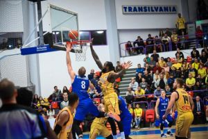 VIDEO – Înfrângere pentru CSU Sibiu cu elveţienii de la Fribourg Olympic