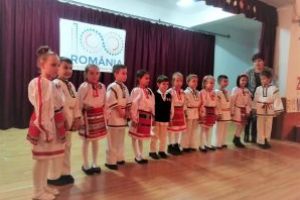 Proiectul „Iubeşte-ţi patria, copile”, o oportunitate de  a încuraja transmiterea şi celebrarea de către noile generaţii de elevi a tezaurului folcloric naţional