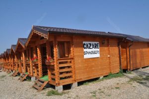 Suntem acelaşi judeţ de tranzit. Turiştii rămân cu greu la noi mai mult de două zile