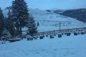 S-a aşternut prima zăpadă în staţiunea Padina-Peştera