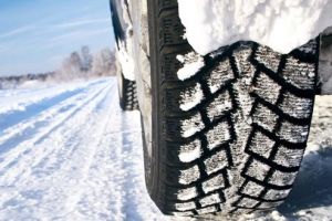 A început sezonul anvelopelor de iarnă! Ce sancţiuni prevede ”Legea cauciucurilor de iarnă”
