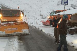VIDEO FOTO – Iarna îşi intră în drepturi. Ninge la Păltiniş şi Bâlea Lac