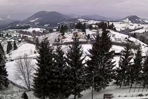 Iarnă în Pasul Tihuţa. Drumarii au intervenit pe DN 17