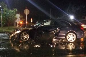 ACCIDENT la ieşirea din Arad! Un autoturism şi o CAMIONETĂ s-au lovit VIOLENT