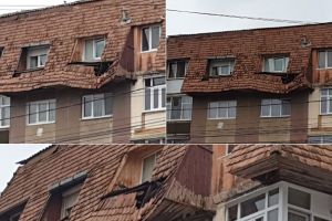 FOTO|VIDEO: Acoperişul unui bloc din cartierul Ampoi 3 din Alba Iulia, pe punctul de a se prăbuşi