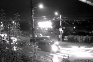 Un şofer intrat pe roşu şi o tânără fără permis, protagoniştii unui accident într-o ...