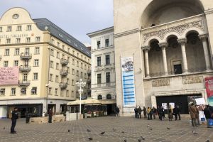 Începe şantierul la Opera Română! Se fac săpături pentru consolidare, apoi se pun schele