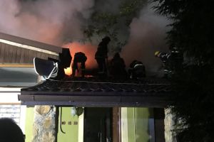 INCENDIU DE PROPORIȚII într-o ZONĂ REZIDENȚIALĂ DE LUX din Arad (GALERIE FOTO)