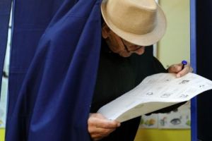 Vin buletinele de vot pentru prezidenţiale