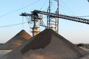 Poliţiştii au depistat o balastieră care funcţiona ilegal după ce fusese închisă de Garda de Mediu pentru poluare