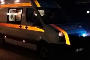 Impact cu un stâlp! Șoferul era băut şi fără permis de conducere!