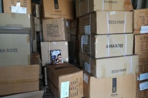 Instrumentar de manichiura, produse cosmetice si de parfumerie, confiscate de inspectorii din cadrul Biroului vamal de frontiera Constanta Sud (galerie foto)