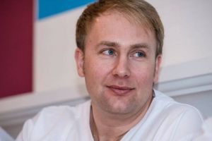 VIDEO FOTO – Ministrul sibian propus la Sănătate, dr. Costache, chemat să opereze la Sibiu, la stat