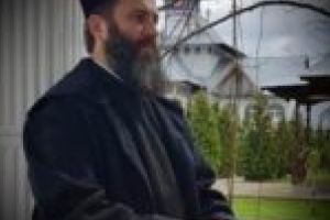 Iertare şi pocăinţă pentru fanteziile homosexuale din Mănăstirea Teiuş! Episcopia nu-l dezbracă de hainele preoţeşti pe stareţul Justinian!