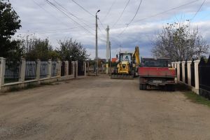 FOTO A început asfaltarea Drumului Tătarilor. Când vor fi finalizate lucrările