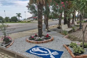 Un frumos exemplu civic! Un român lăudat de autorităţile italiene, după ce a reparat voluntar parcul localităţii în care locuieşte