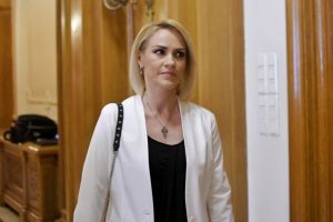 VIDEO Firea i-a cerut unui jurnalist să o lovească: „Daţi-mi un pumn, măcar o palmă usturătoare. De control aşa”. Cum s-a ajuns aici