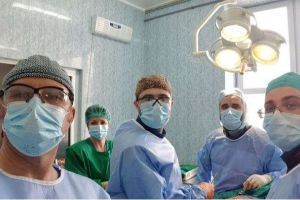 SUCEAVA: Managerii spitalelor publice şi medicii specialişti pot solicita prelungirea programului, cu decontarea serviciilor