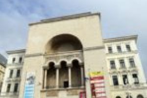 Încep lucrările de reabilitare la faţada Operei Române din Timişoara. În sfârşit!
