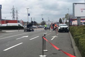 Trei persoane au fost rănite într-un accident provocat din neacordare de prioritate