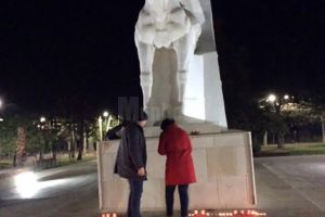 „Colectiv” cu lumânări aprinse, la comemorarea celor patru ani