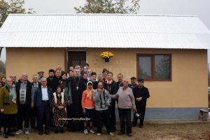Un preot din Germania, născut în comuna Șcheia, a sprijinit construirea unei case pentru doi ...