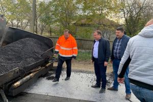 Flutur a dat startul lucrărilor de asfaltare a drumului Liteni – Roşcani – Vercicani, ...
