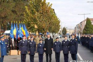 Emblema de onoare a Statului Major al Forţelor Aeriene, conferită celor mai buni elevi la învăţătură şi elevilor olimpici ai Colegiului Naţional Militar „Mihai Viteazul”