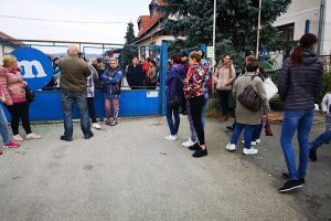 Şi concediaţi, şi cu restanţe salariale: Lucrătorii de la Melania Aleşd nu au primit banii pe luna septembrie