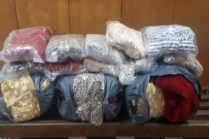 Articole vestimentare, fara documente legale, confiscate de politistii de frontiera confiscate in PTF Vama Veche