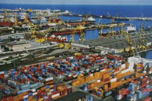 Garda de Coastă a confiscat mărfuri contrafăcute în valoare de peste 250.000 lei, în portul maritim Constanţa