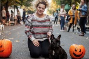 FOTO: ”Pup-up Cafe Halloween” – ajutor pentru câinii din adăposturi