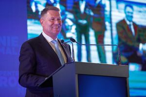 PSD, o piatră de moară legată la gâtul României. Iohannis şi PNL vor să pună ţara pe picioare