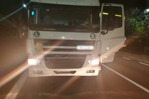 FOTO: Bărbat lovit mortal de un camionagiu pe Valea Oltului – Sensul spre Sibiu blocat