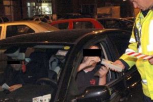 Beat criţă la Logan. Hâc, la volan