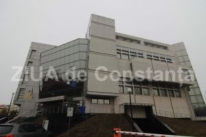 Asociatia Elevilor din Constanta cere anularea masurii care vizeaza elevii cu media de admitere sub 5. Procesul, amanat! 