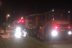 Tulcea. Doua case au luat foc in municipiu. Zeci de salvatori la interventie