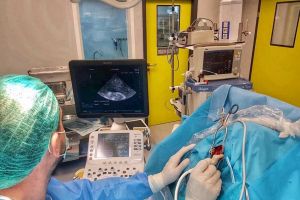 Tumoră cerebrală, îndepărtată cu succes la Spitalul de Urgenţă Bistriţa cu ajutorul aparatelor noi