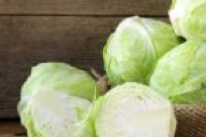 Acru rău de tot! Preţuri mari la varză pe pieţele din Lugoj şi Făget, dar şi pe marginea drumului, la Traian Vuia