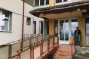 Tot mai mulţi pacienţi din Clisura Dunării apelează la serviciile medicilor timişoreni care profesează la spitalul din Moldova Nouă