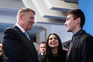 PNL: PSD, o piatră de moară legată la gâtul României. Iohannis şi PNL vor să pună ţara pe picioare