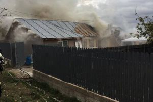 FOTO: Incendiu la o locuinţă din Vârteşcoiu. Ce recomandări au pompierii pentru sezonul rece