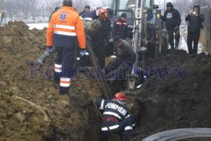 Tânăr de 18 de ani din Botoşani, prins sub un mal de pământ. La faţa locului, echipaje de pompieri şi cadre medicale