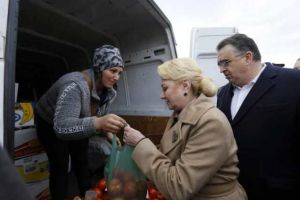 Dăncilă a ajuns în Vrancea. Vizita de campanie a premierului demis va continua la Focşani